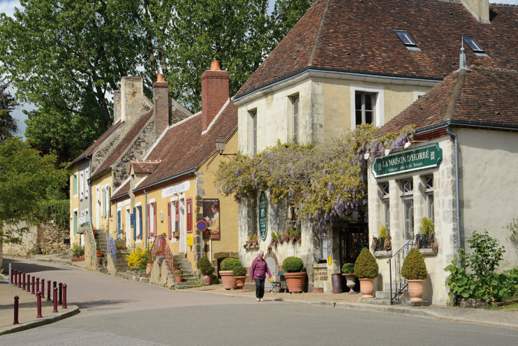 La place principale du village avec ses nombreux commerces